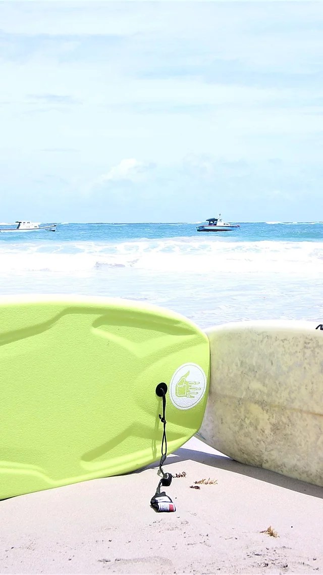 Of course these do not appear in coral rock cliffs. The Villa Beachhouse