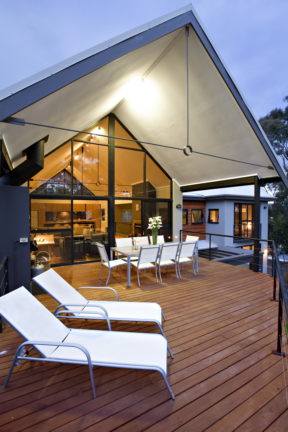 Belowla island, off kioloa beach; Eagle Bay Residence 1997 Yael K Associates